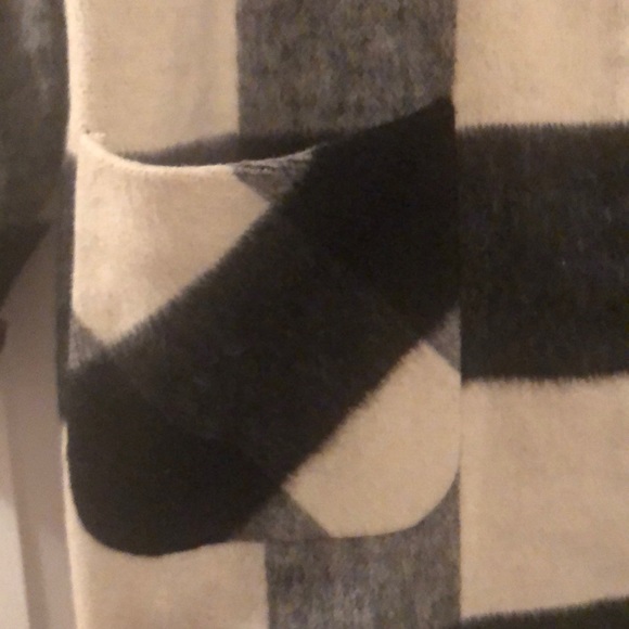 Lulu’s Black and white checkered wool coat - Picture 3 of 4